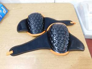 lot 27 image: RIDGID Gel-Foam Knee Pads