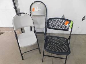 lot 19 image: (3) Foldable Chairs