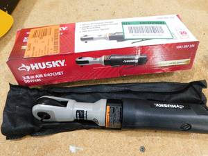 lot 148 image: Husky 50 ft.lbs. 38 in. Ratchet Wrench