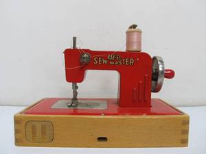 lot 15 image: Vintage SEW MASTER Toy Sewing Machine
