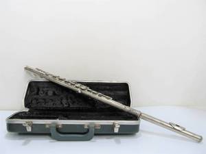 lot 24 image: Vintage BESTLER Flute in Case