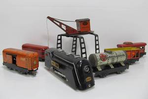 lot 34 image: Vintage MARX O Gauge Tin Train Set