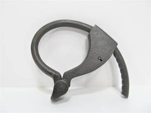 lot 35 image: Antique Iron Handcuff or Shackle