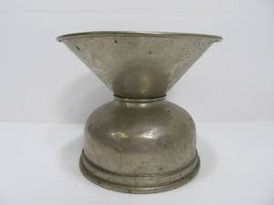 lot 38 image: Antique PULLMAN Railroad Car Spittoon 