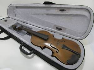 lot 43 image: Antique Violin (AS IS)