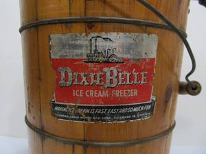 lot 47 image: Vintage DIXIE BELLE Ice Cream Maker