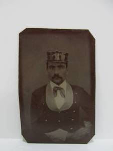 lot 62 image: Antique Tintype Photo of Uniformed Man