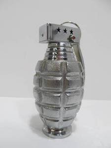 lot 66 image: Vintage Heavy GRENADE Table Lighter