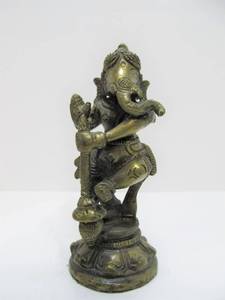 lot 105 image: Small Heavy Solid Brass Hindu Ganesha Figure