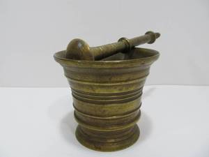 lot 107 image: Heavy Antique Solid Brass Mortar & Pestle Set