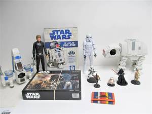 lot 93 image: Lot of Assorted STAR WARS Toys Action Figures etc