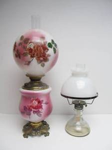lot 146 image: Large Vintage Hurricane Lamp & Oil Lamp
