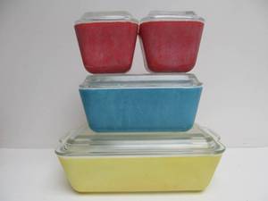 lot 147 image: Group of Vintage PYREX Glass Dishes wLids