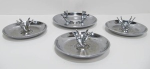 lot 226 image: 4 Vintage Deco Chrome Pincherette Ashtrays 