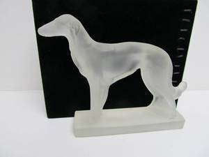 lot 245 image: Vintage Frosted Glass Dog Sculpture