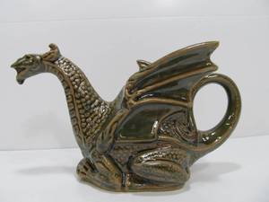 lot 178 image: Vintage Ceramic Dragon Teapot 