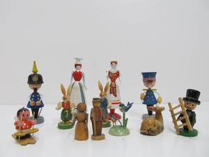 lot 184 image: Vintage Small German Wooden Figures