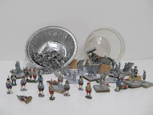 lot 187 image: LARGE Lot of Miniature Vintage Lead Soldiers