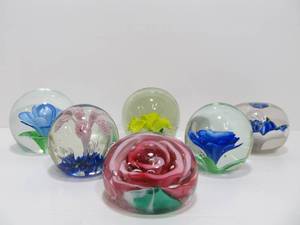 lot 193 image: Lot of 6 Handmade Art Glass Paperweights wFlowers