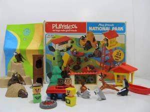 lot 199 image: Vintage PLAYSKOOL National Park Playset