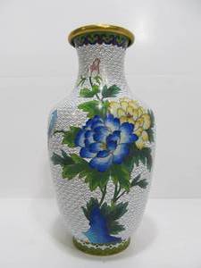 lot 205 image: Vintage Cloisonne Brass Vase Chrysanthemums and Bird 10
