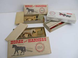 lot 276 image: Vintage Scale Model Horses & Wagon