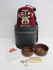 lot 288 image: Excellent Vintage Shriners Egypt Ritual Fez Hat wCase Pin & Bowls