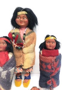 lot 320 image: 5 Vintage1940s Era Native American Skookum Dolls