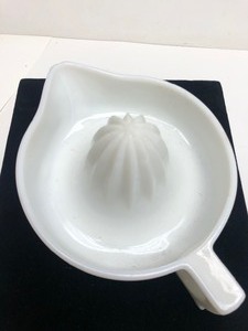 lot 321 image: Vintage Embossed Milk Glass SUNKIST Advertising Juice Reamer