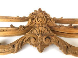 lot 332 image: Lot of 4 Excellent Vintage 1950s Ornately Carved Wood Architectural Onlays by Chris Effrem