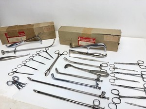 lot 335 image: Large Lot of Vintage & Antique Medical Instruments #1