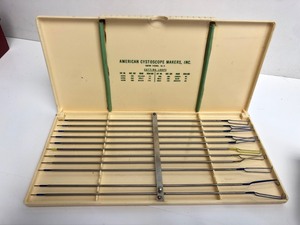 lot 337 image: Large Lot of Vintage & Antique Medical Instruments #3