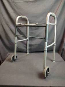 lot 7 image: Walker with Front Wheels