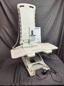 lot 13 image: drive Medical Bath Lift