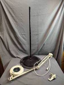 lot 19 image: Portable Lamp and Magnifier