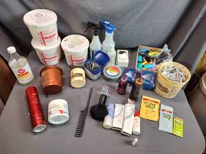 lot 21 image: Miscellaneous Beauty and Personal Care Products