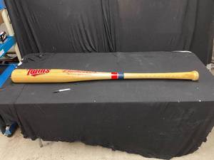 lot 139 image: Budweiser, MN Twins Oversized wood baseball bat