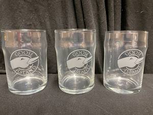 lot 105 image: Lot of 24 Goose Island tasting glasses, NIB