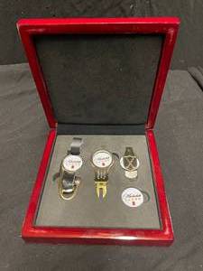 lot 120 image: Michelob golf pack ball markers, divot tool and bag tag