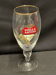 lot 90 image: Stella 3 liter glass  tip jar, NIB