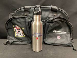 lot 150 image: Budweiser  MN Twins MLB gym bag and Michelob Ultra water bottle
