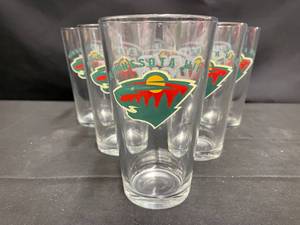 lot 180 image: Lot of 6 MN Wild NHL  Bud pint glasses