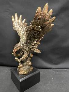 lot 107 image: Budweiser Eagle statue, NIB