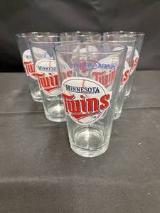 lot 80 image: Lot of 6 MN Twins  Bud Light pint glasses  New