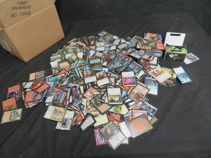 MAGIC THE GATHERING CARDS AND SMALL CARD BOX