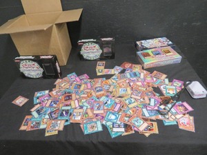 YU-GI-OH CARDS AND BOXES  TIN LANYARD
