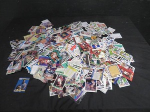 MODERN SPORTSCARDS - BASEBALL  FOOTBALL  BASKETABALL