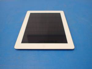 lot 14 image: Apple&nbspiPad 2nd Gen A1396  32GB of storage  AT&ampT carrier locked  no charger