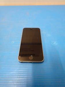 lot 32 image: Apple iPhone SE A1662  16GB of storage  verizon carrier locked  no charger