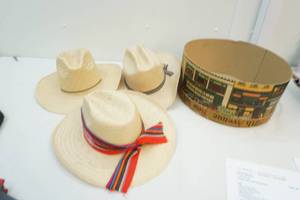 antique 5th Avenue hat box